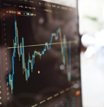 What is the relationship between economic volatility and loan spreads? German commercial property lenders
