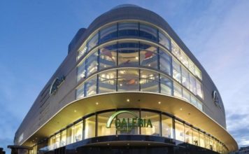 Commerz Real buys 20 percent stake in 10 Kaufhof stores Commerz Real buys 20 percent stake in 10 Kaufhof stores