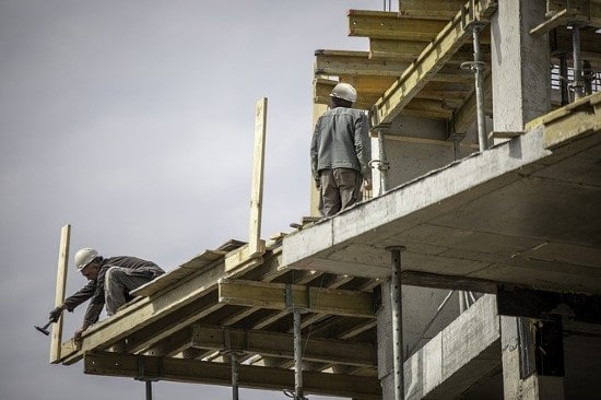US construction starts move lower in January