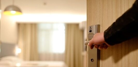 Service Properties Trust to transfer 103 hotels to Sonesta from IHG Service Properties Trust to transfer 103 hotels to Sonesta from IHG