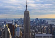 Stockholm-based banking group signs lease at Empire State Building Empire State Realty Trust (ESRT) said that Swedbank, a Stockholm-based banking group, has signed a 7,905 sq ft. lease on the 45th floor at the Empire State Building.