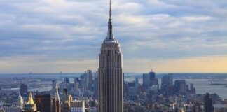Stockholm-based banking group signs lease at Empire State Building Empire State Realty Trust (ESRT) said that Swedbank, a Stockholm-based banking group, has signed a 7,905 sq ft. lease on the 45th floor at the Empire State Building.