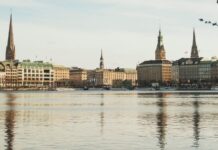 Barings sells office building in Hamburg to Aviva Investors
