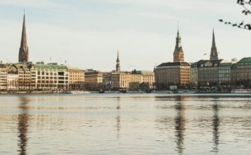 Barings sells office building in Hamburg to Aviva Investors Barings sells office building in Hamburg to Aviva Investors