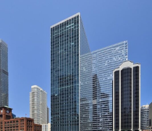 JLL arranges $296m refinancing for Chicago office tower JLL arranges $296M refinancing for Chicago office tower