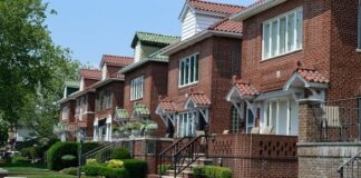 Foreign investment in US residential real estate falls to lowest since 2011 Foreign investment in US residential real estate falls to lowest since 2011