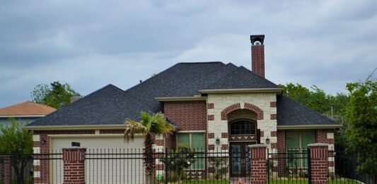 JLL Income Property Trust buys interest in $1.2bn single-family rental portfolio JLL Income Property Trust buys interest in $1.2bn single-family rental portfolio