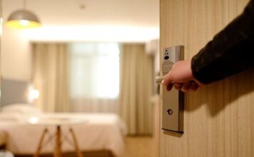Hyatt to buy Apple Leisure Group for $2.7bn Hyatt to buy Apple Leisure Group for $2.7bn