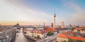 Deutsche Wohnen, Vonovia to sell property portfolio for €2.46bn Deutsche Wohnen, Vonovia to sell property portfolio for €2.46bn
