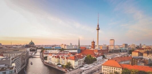 Deutsche Wohnen, Vonovia to sell property portfolio for €2.46bn Deutsche Wohnen, Vonovia to sell property portfolio for €2.46bn