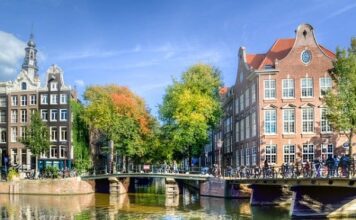 Savills IM buys neighbourhood shopping scheme in Amsterdam for €51m Savills IM buys neighbourhood shopping scheme in Amsterdam for €51m