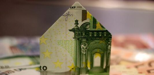 Barings secures €650m for whole loan real estate strategy Barings secures €650m for whole loan real estate strategy