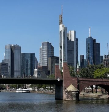 European commercial real estate investment falls 37% in Q3 European commercial real estate investment falls 37% in Q3