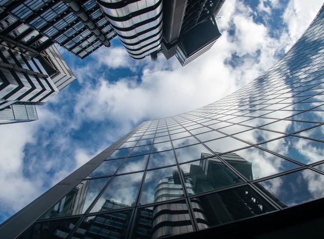 UK commercial real estate generates first positive total returns since June