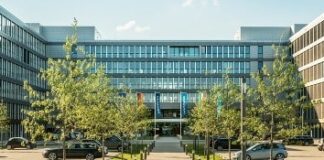 Vonovia to sell residential portfolio stake to Apollo for €1bn Vonovia to sell residential portfolio stake to Apollo for €1bn