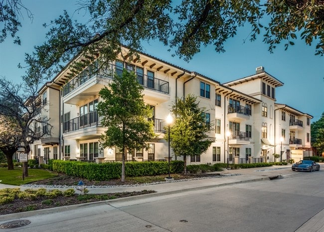 CBRE IM and Meag buy Class A residential property in Dallas