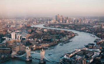 Ares provides £300m senior loan to refinance central London assets Ares provides £300m senior loan to refinance central London assets