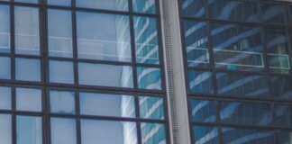 French commercial property market’s negative returns moderate in H1 French commercial property market's negative returns moderate in H1