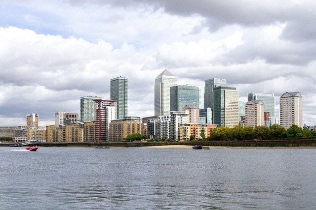 Brookfield and QIA invest £400m in Canary Wharf Group
