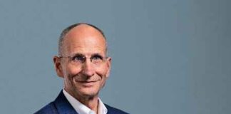 CBRE completes $800m acquisition of J&J Worldwide Services CBRE completes $800m acquisition of J&J Worldwide Services