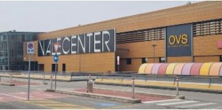 Taconic Capital and Multi buy shopping mall in Venice
