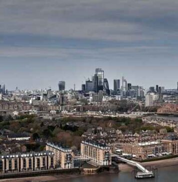 UK commercial property achieves highest monthly return of 2024 in December UK commercial property achieves highest monthly return of 2024 in December