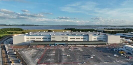 Amazon to build four fulfilment centres in £40bn UK expansion Amazon to build four fulfilment centres in £40bn UK expansion