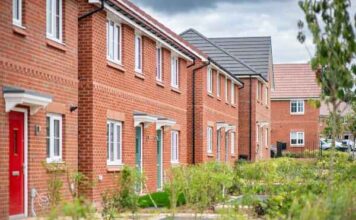TPG-Gatehouse venture sells 610-home SFR portfolio to Lloyds Living TPG-Gatehouse venture sells 610-home SFR portfolio to Lloyds Living