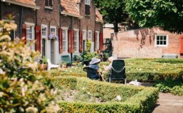 Social Housing REIT agrees £108m acquisition of ReSI senior living portfolio Social Housing REIT agrees £108m acquisition of ReSI senior living portfolio